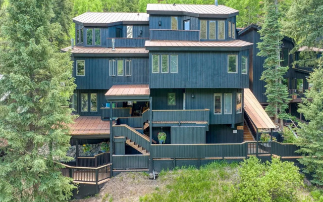 Manitou Riverhouse
