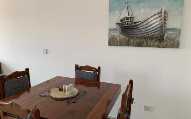 Comfortable 2 bedroom apartment in popular Limnaria Gardens