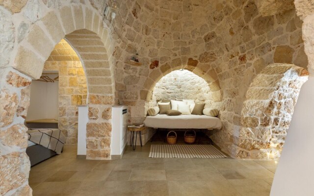 2220 Trulli Biancapetra by Perle di Puglia