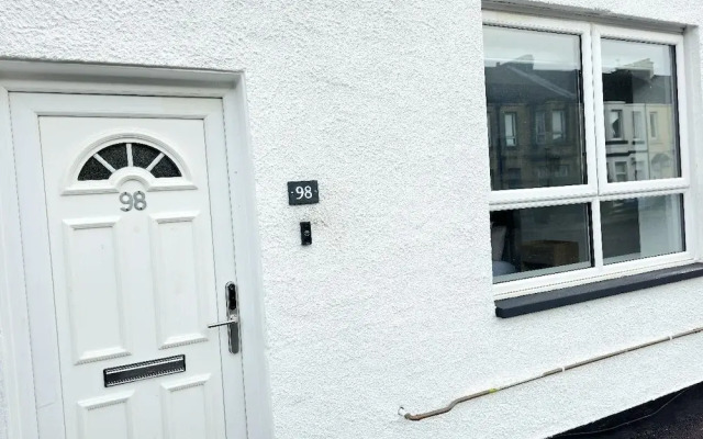 Warm & Cosy Home in Glasgow