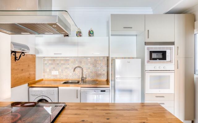 Snug Apartment in Sevilla near Plaza del Cabildo