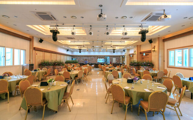 Tongyeong Beachcastle Resort