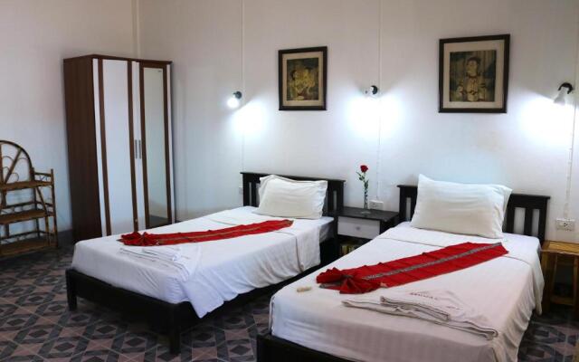 Deng's Kamala Beach Guesthouse