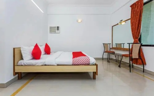 Oyo 24889 Prabhat Plaza
