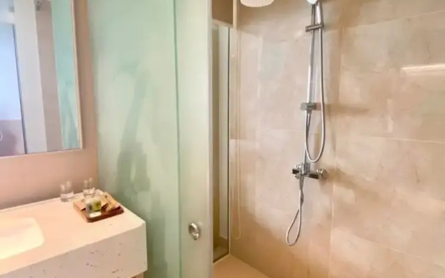 Arena Cam Ranh Beachfront Condotel