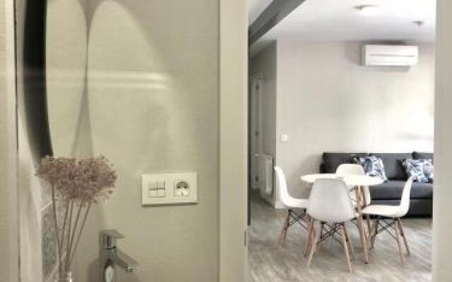 Plaza 5 Carabanchel Apartment