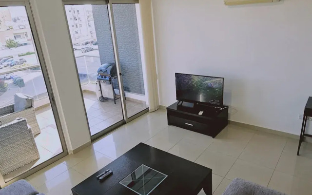118 LCA - Stay White Petals Apartment