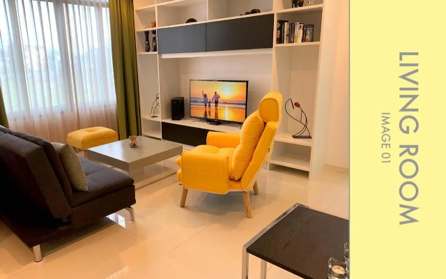 Stylish Condo w. Pool View 2F