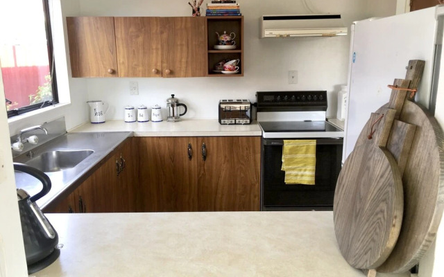 Sunny Holiday Home Near the Beach