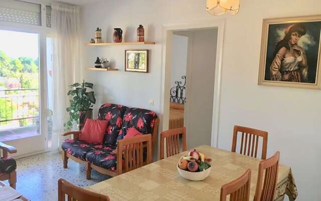 Apartment - 2 Bedrooms with Sea views - 107793