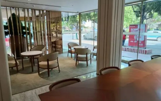 Ji Hotel (Kunming Bailong Road Science and Technol – Balcony – Kunming