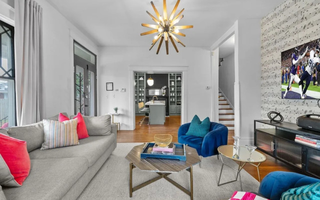 Southern Elegance-private Hot Tub-walk to 12 S