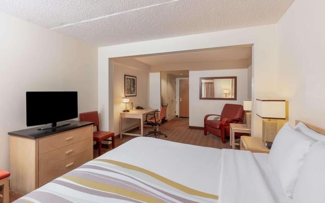 La Quinta Inn & Suites by Wyndham Garden City