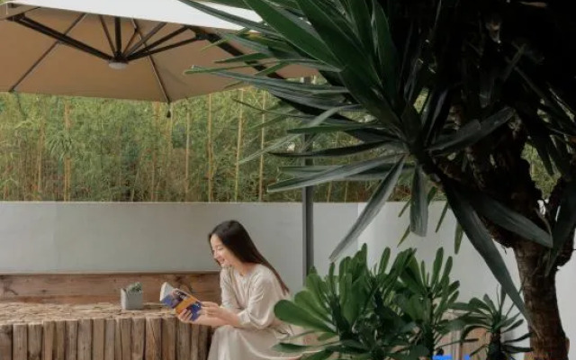 Buriwu Dali Blue and White Seaview Design Hotel