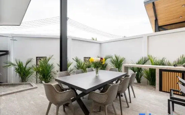 Sunset Garden Villa 15