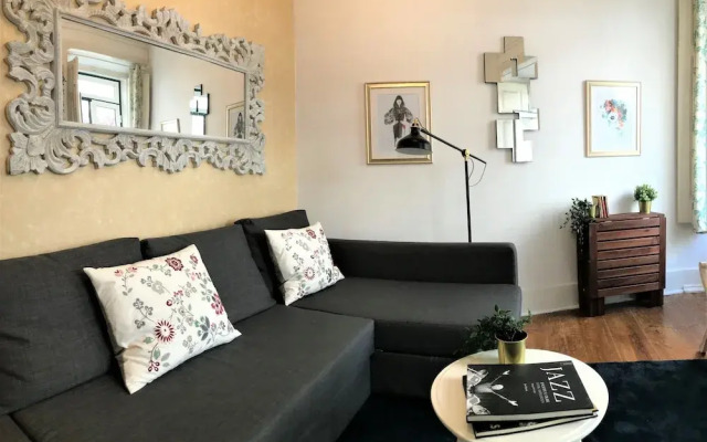 Charming Flat with Great Terrace, Best Location