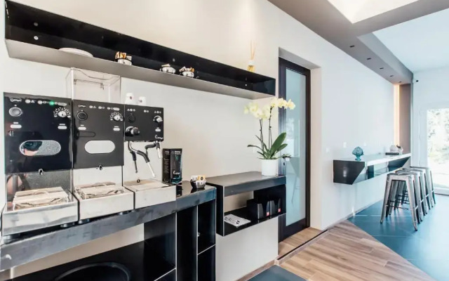 Suite 106