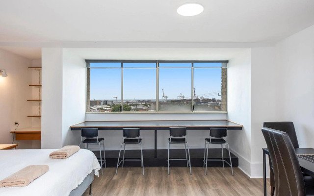Apartment 201 - Fremantle studio apartment with ocean and harbour views