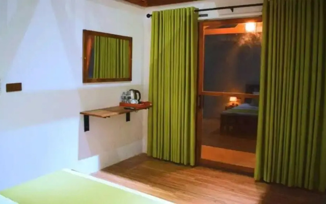 Wild Waves Kumana Safari & Surf Resort