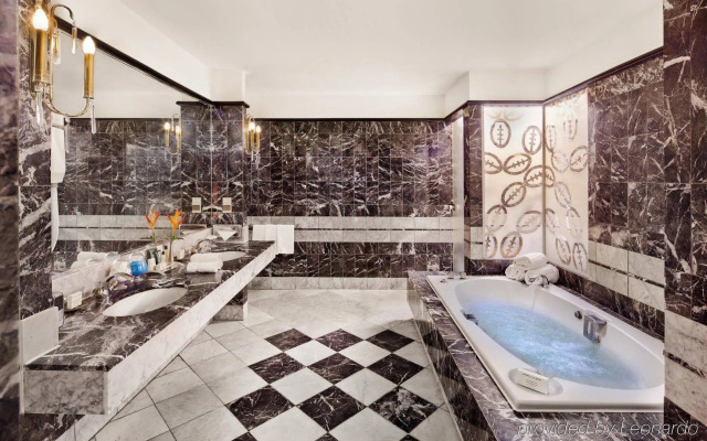 Hilton Yaounde