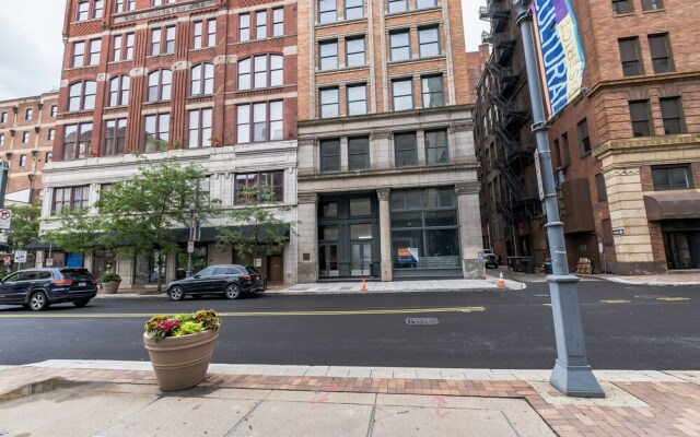 FRONTDESK 209 9th St Apts Cultural Dist Pittsburgh