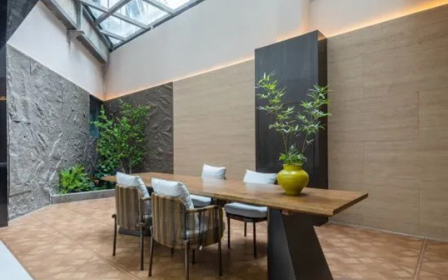 Qingmu Zhuxuan Hotel (Wanda Yintai City Branch)