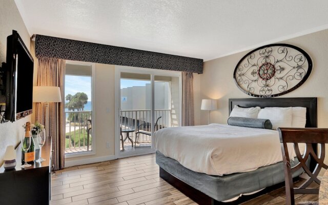 Seaside Luxury Oasis with balcony