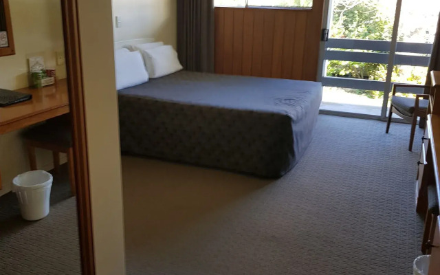 The Avenue Hotel