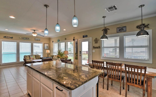 Ocean View & Grill: Crystal Beach Bungalow!