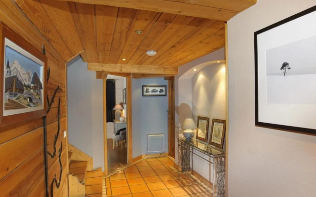 Large Chalet With Barrel Sauna and Whirlpool