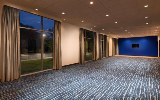 Best Western Plus Spring Inn & Suites
