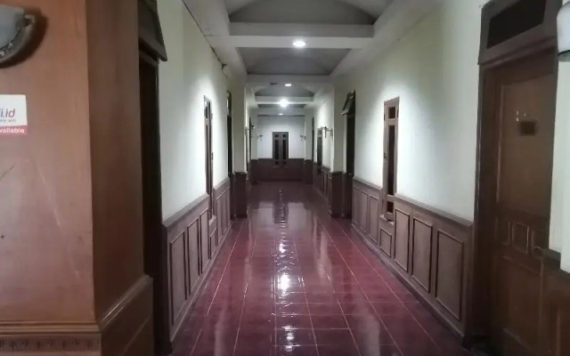 Super OYO 90382 Hotel Sarah Sukabumi