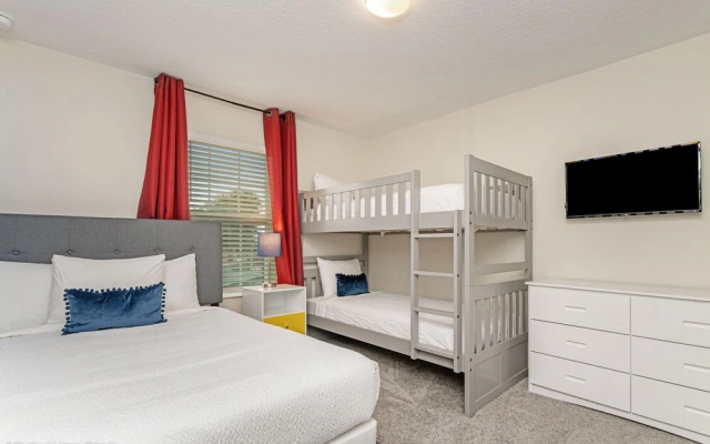 Modern Townhome W/private Pool & Free Water Park!