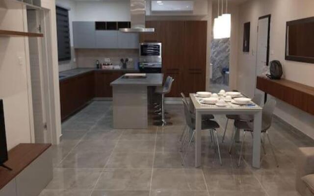 Ocean Blue Apt4 luxurious, modern Apt at Zonqor Pt