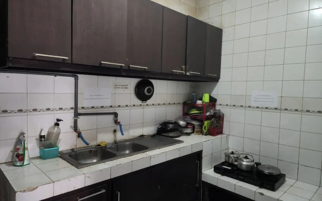 OYO Life 93979 Gubeng Homestay Syariah