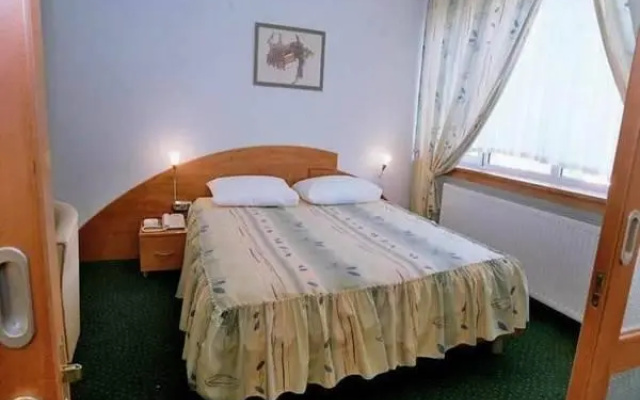 Ada Hotel