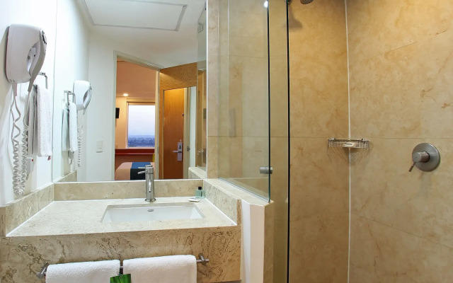 One Querétaro Aeropuerto Hotel