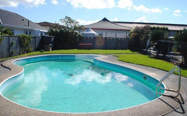 Ellerslie Palms Motel