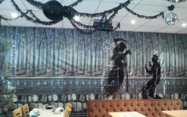 Falcon Hotel - Guest house