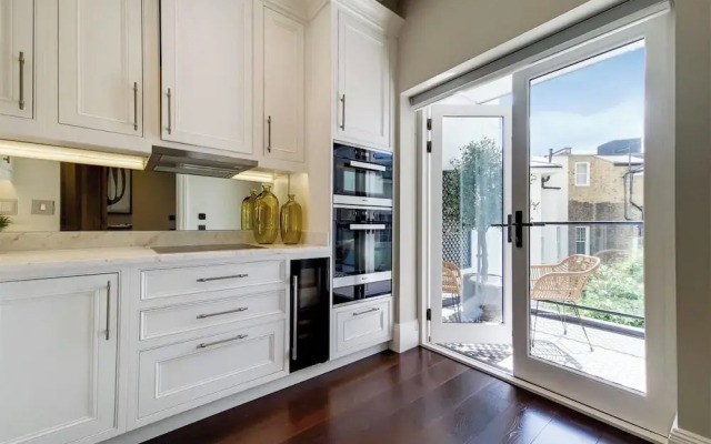 2 Bedroom Flat With Balcony