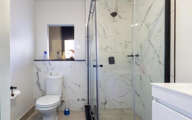 Lovely 1 Modern bedroom in Waterfall City