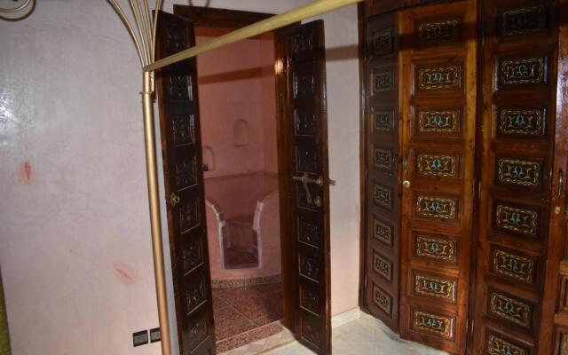 Riad Alaoui 135 with swimming pool and free parking