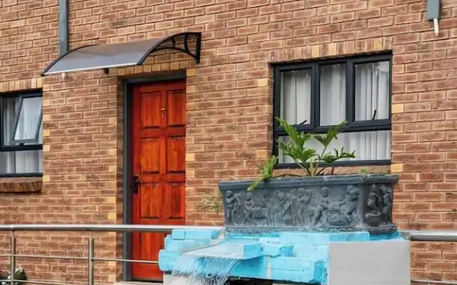 Emperor Lodge And Tours