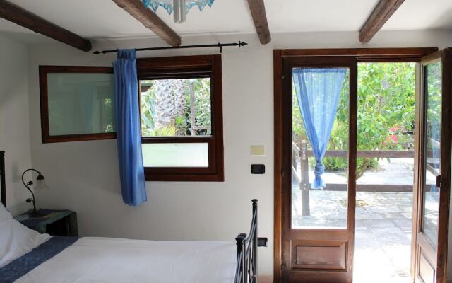 Secluded Holiday Home in Matino With Swimming Pool