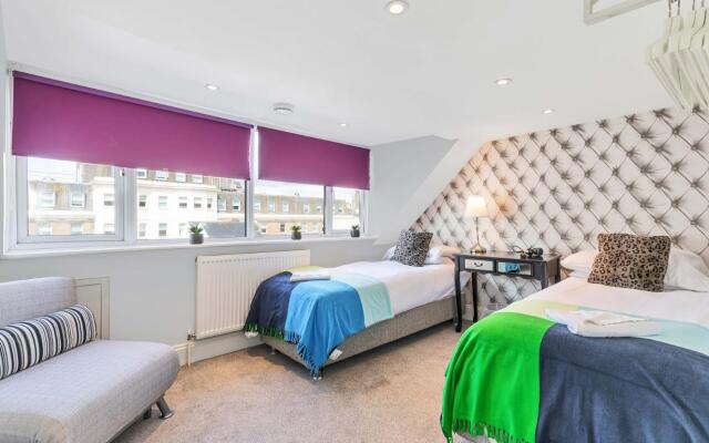 Central Pier Place | Large Group House | 20 metres from the Pier and beach