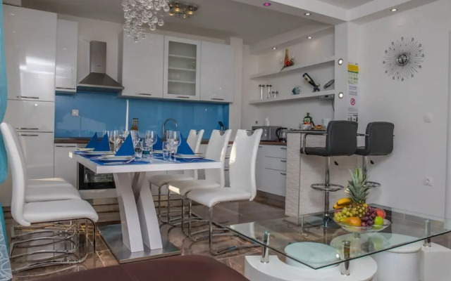 Spacious Novi Vinodolski Apartments With Terrace and Shared Pool