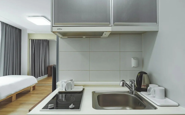 Brown Suites Hotel Sinchon Central