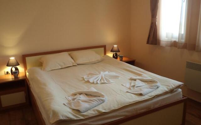 Snow Lodge Alexander Services Apartments