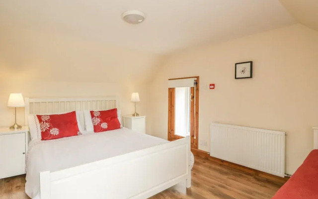 10 Monarch Country Apartments