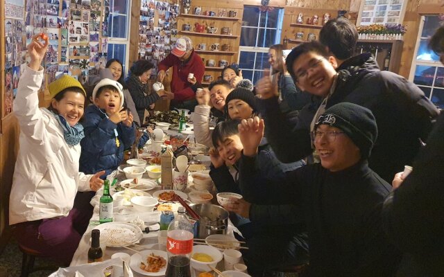 Heidi Pension G House